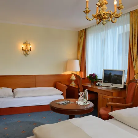 Hotell Torbraeu 4*
