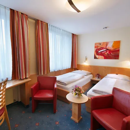 Hotell Torbraeu 4*